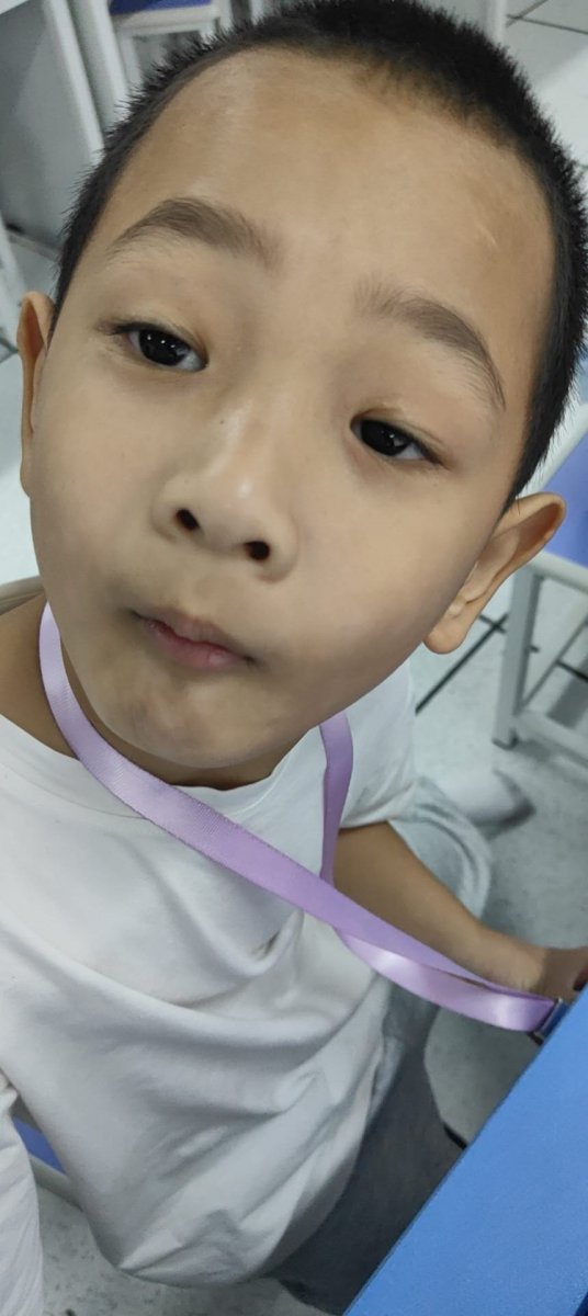 何立信