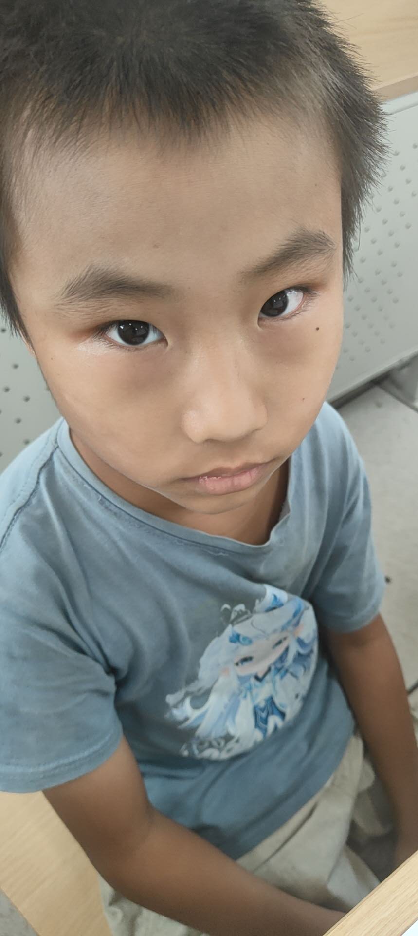 李洛