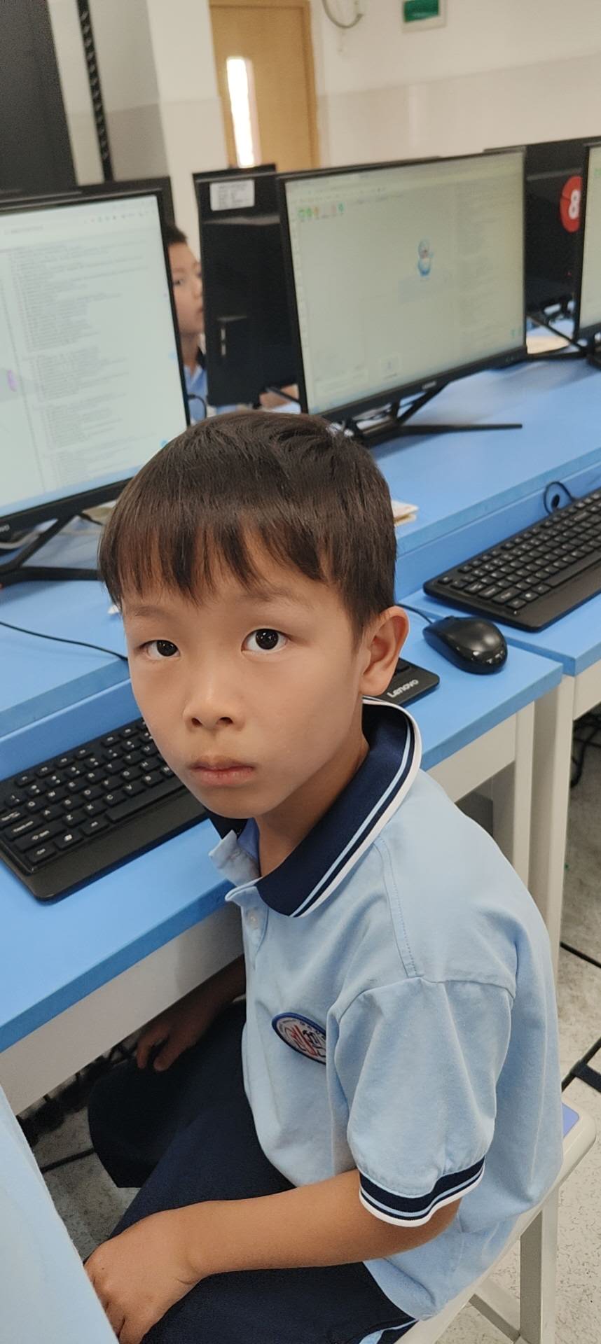 杨益锟